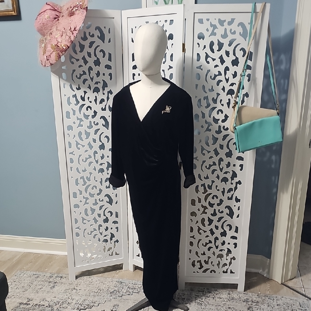 Chic Black Velvet Stretch Maxi Dress